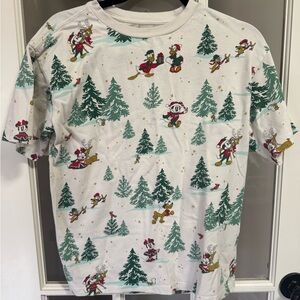 2022 Disney Parks Winter Wonderland Mickey & Friends Shirt Small